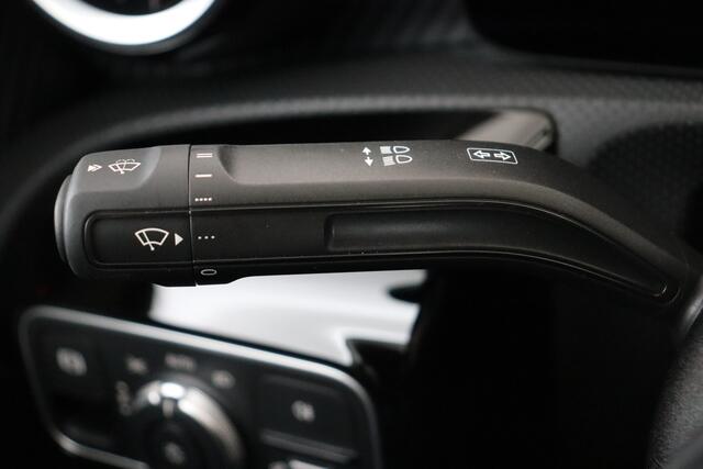Mercedes-Benz CLA-Klasse 200 PROGRESSIVE iA DCT SEDAN PROGRESSIVE iA DCT + GPS + PDC + HALF-LEDER + ALU 18