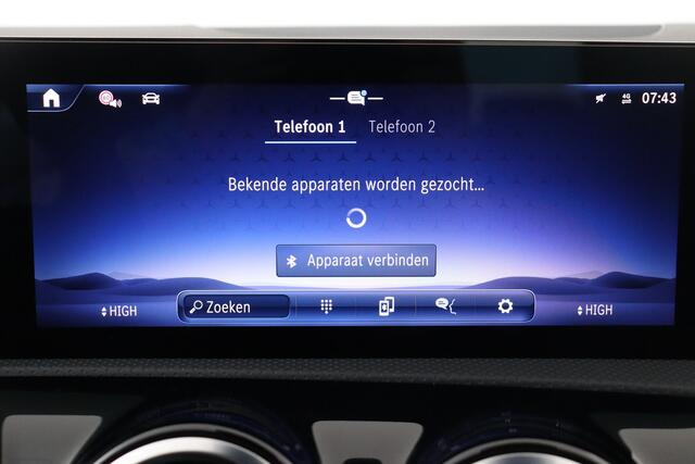Mercedes-Benz CLA-Klasse 200 PROGRESSIVE iA DCT SEDAN PROGRESSIVE iA DCT + GPS + PDC + HALF-LEDER + ALU 18