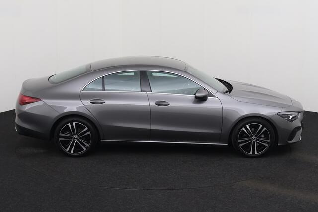 Mercedes-Benz CLA-Klasse 200 PROGRESSIVE iA DCT SEDAN PROGRESSIVE iA DCT + GPS + PDC + HALF-LEDER + ALU 18