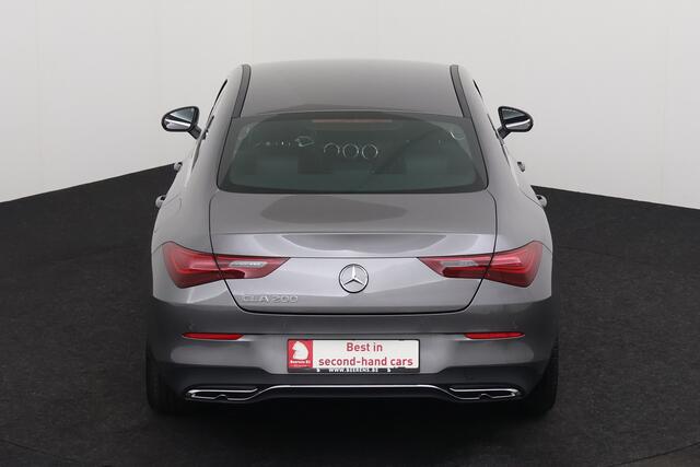 Mercedes-Benz CLA-Klasse 200 PROGRESSIVE iA DCT SEDAN PROGRESSIVE iA DCT + GPS + PDC + HALF-LEDER + ALU 18
