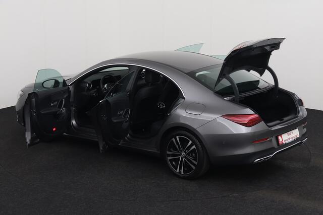 Mercedes-Benz CLA-Klasse 200 PROGRESSIVE iA DCT SEDAN PROGRESSIVE iA DCT + GPS + PDC + HALF-LEDER + ALU 18