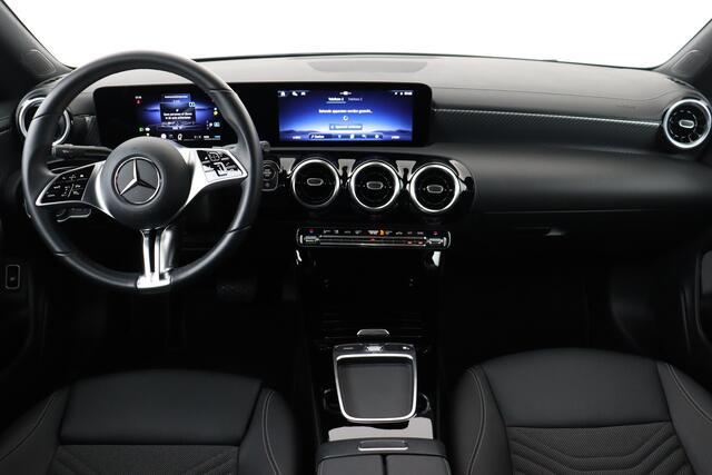 Mercedes-Benz CLA-Klasse 200 PROGRESSIVE iA DCT SEDAN PROGRESSIVE iA DCT + GPS + PDC + HALF-LEDER + ALU 18