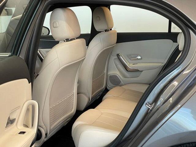 Mercedes-Benz A-Klasse 180 Luxury LederCameraLEDSensoren voor/achter
