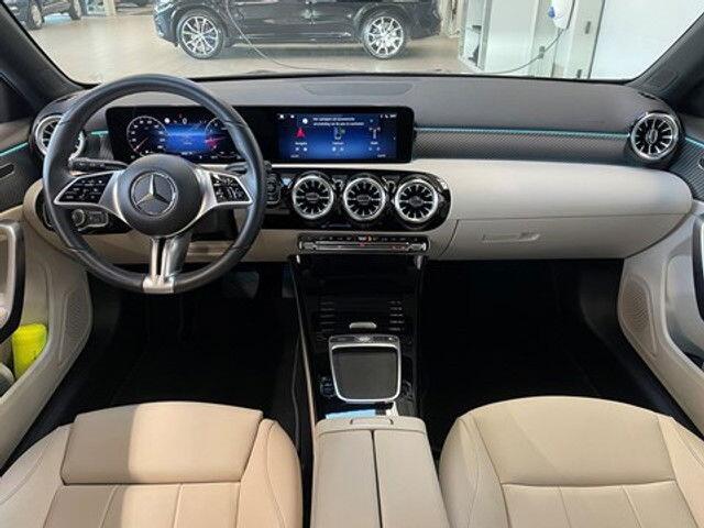 Mercedes-Benz A-Klasse 180 Luxury LederCameraLEDSensoren voor/achter
