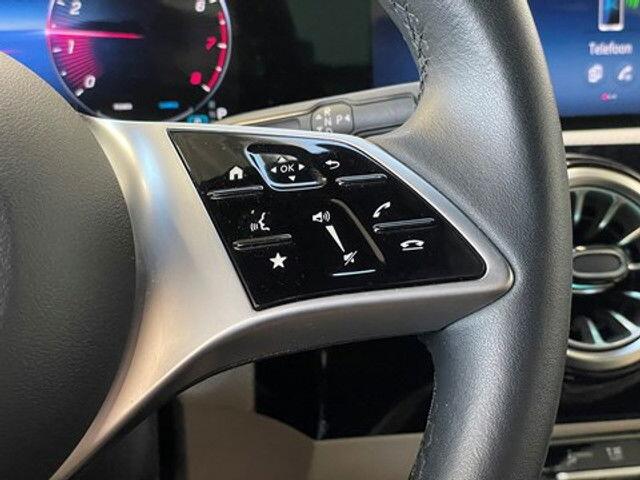Mercedes-Benz A-Klasse 180 Luxury LederCameraLEDSensoren voor/achter