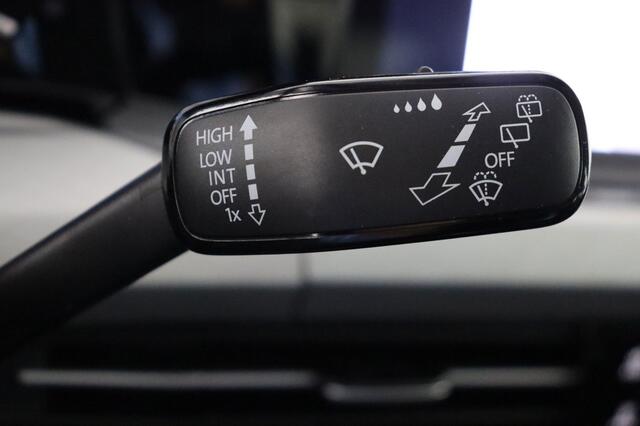 Volkswagen Golf 1.0TFSi  1.0TFSi + GPS + CARPLAY + CAMERA + PDC + CRUISE + ALU 16
