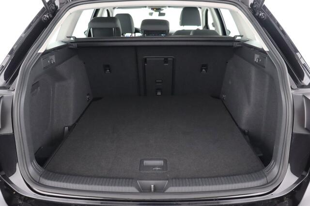 Volkswagen Golf 1.0TFSi 1.0TFSi + GPS + CARPLAY + CAMERA + PDC + CRUISE + ALU 16