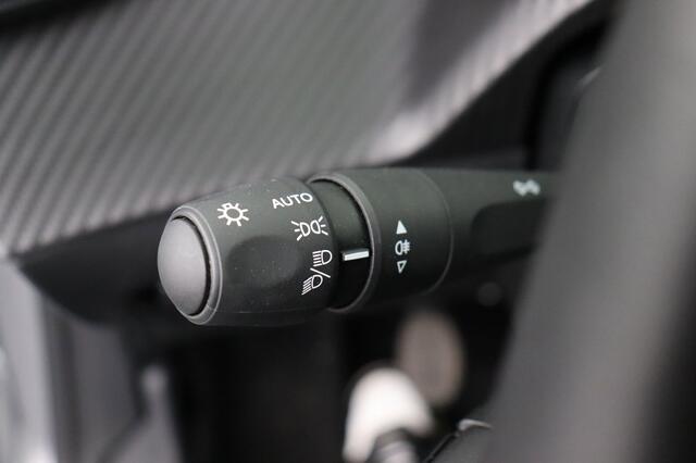 Peugeot 208 Facelift ACTIVE 1.2PT Facelift ACTIVE 1.2PT + CARPLAY + PDC + CRUISE
