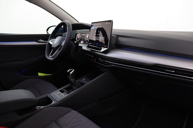 Volkswagen Golf Facelift VIII 1.5 TSI LIFE Facelift VIII 1.5 TSI LIFE + CARPLAY + PDC + ALU