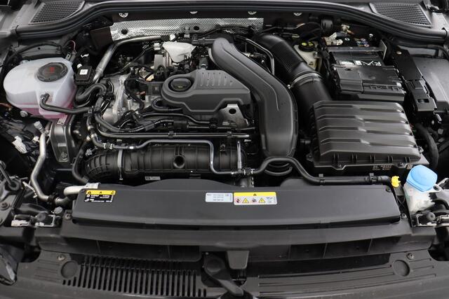 Volkswagen Golf Facelift VIII 1.5 TSI LIFE Facelift VIII 1.5 TSI LIFE + CARPLAY + PDC + ALU