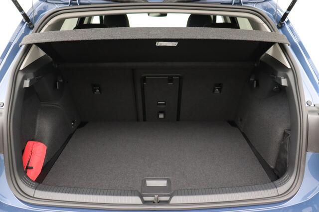 Volkswagen Golf Facelift VIII 1.5 TSI LIFE Facelift VIII 1.5 TSI LIFE + CARPLAY + PDC + ALU