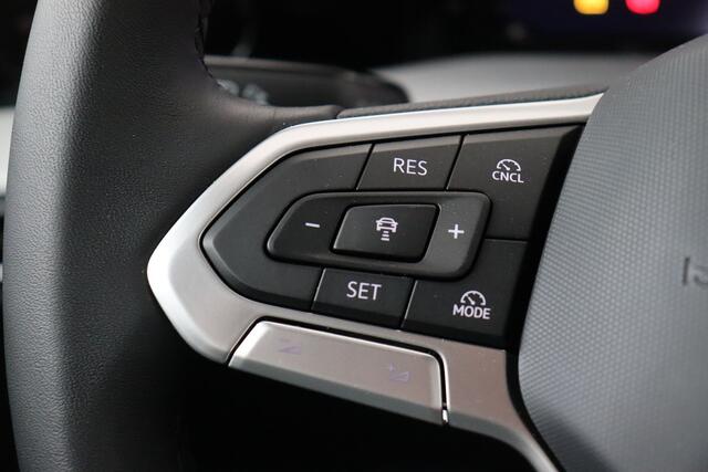 Volkswagen Golf Facelift VIII 1.5 TSI LIFE Facelift VIII 1.5 TSI LIFE + CARPLAY + PDC + ALU