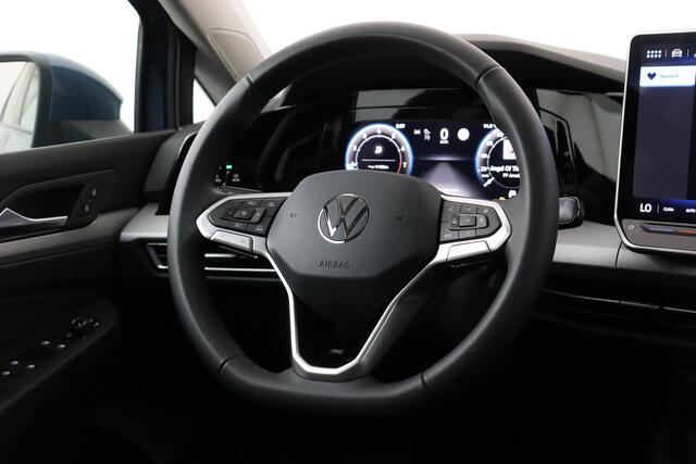 Volkswagen Golf Facelift VIII 1.5 TSI LIFE Facelift VIII 1.5 TSI LIFE + CARPLAY + PDC + ALU
