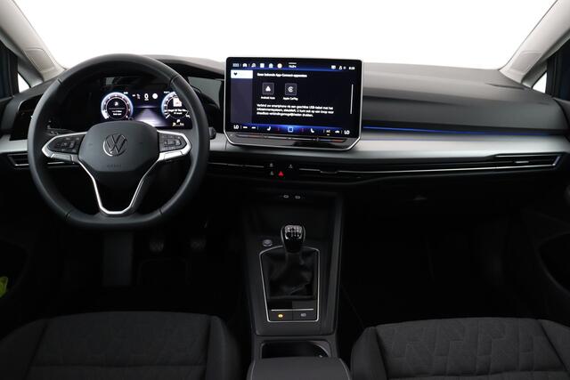 Volkswagen Golf Facelift VIII 1.5 TSI LIFE Facelift VIII 1.5 TSI LIFE + CARPLAY + PDC + ALU