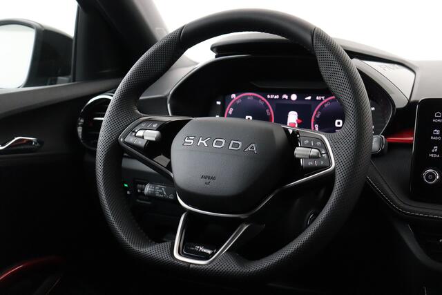 Skoda Fabia MONTE CARLO 1.0 TSI DSG MONTE CARLO 1.0 TSI DSG + CARPLAY + CAMERA + PDC + ALU 16