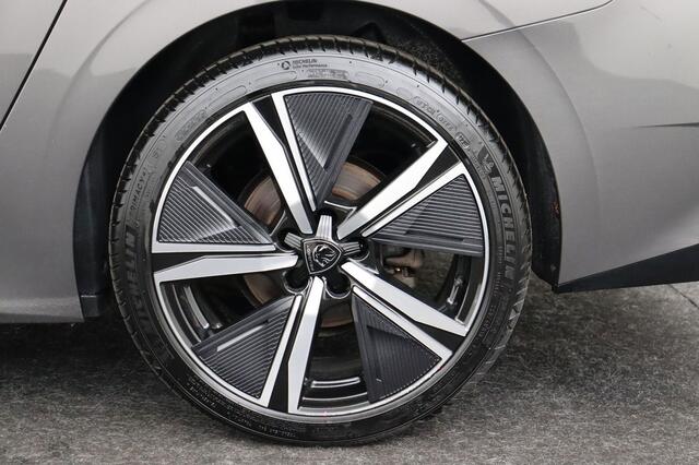 Peugeot 308 SW 1.2 PURETECH EAT8 - GT SW 1.2 PURETECH EAT8 - GT + A/T + GPS + ALCANTARA + CAMERA + PDC + CRUISE + ALU 18