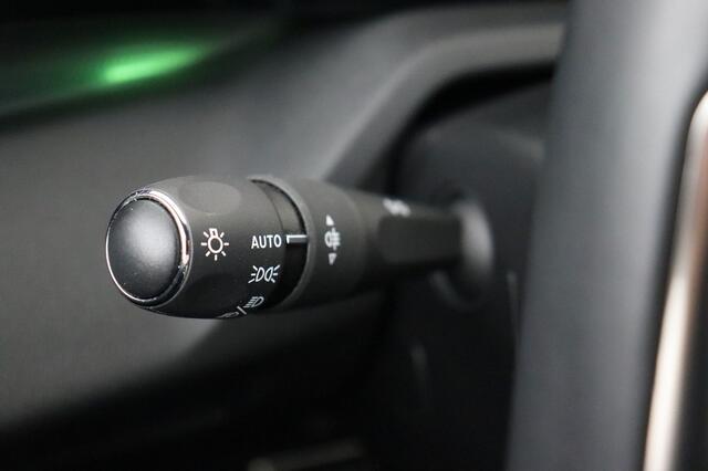 Peugeot 308 SW 1.2 PURETECH EAT8 - GT SW 1.2 PURETECH EAT8 - GT + A/T + GPS + ALCANTARA + CAMERA + PDC + CRUISE + ALU 18