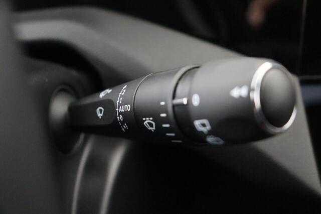 Peugeot 308 SW 1.2 PURETECH EAT8 - GT SW 1.2 PURETECH EAT8 - GT + A/T + GPS + ALCANTARA + CAMERA + PDC + CRUISE + ALU 18