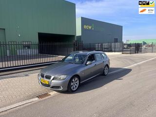 BMW 3-SERIE Touring 325i Luxury Line Navi.Clima.Pano