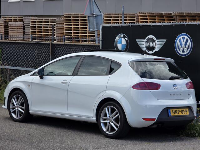 Seat Leon 1.4 EcoTSI FR Business Intense Schuifdak / Parkeerhulp / Airco / Stoelverwarming