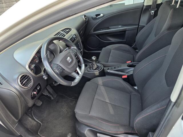 Seat Leon 1.4 EcoTSI FR Business Intense Schuifdak / Parkeerhulp / Airco / Stoelverwarming