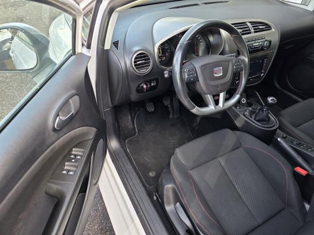 Seat Leon 1.4 EcoTSI FR Business Intense Schuifdak / Parkeerhulp / Airco / Stoelverwarming