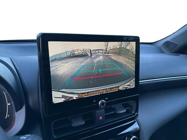 Toyota Yaris Dynamic Plus bi-tone cam nav s
