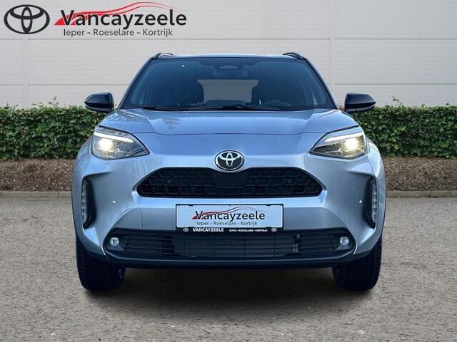 Toyota Yaris Dynamic Plus bi-tone cam nav s