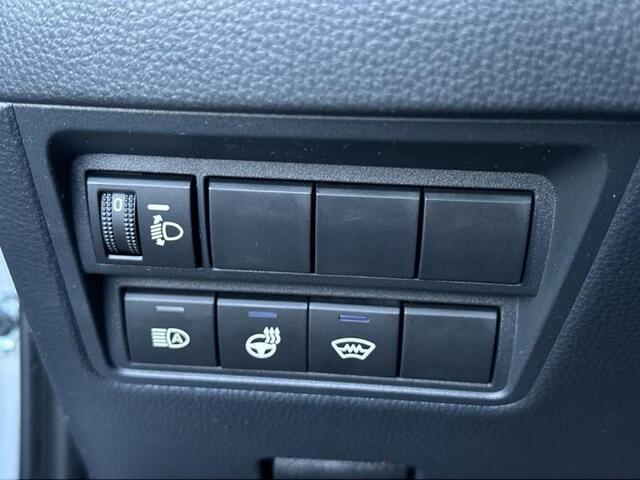 Toyota Yaris Dynamic Plus bi-tone cam nav s