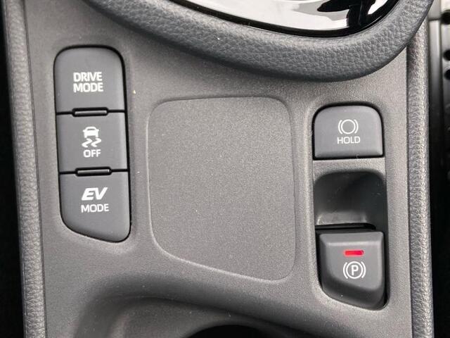 Toyota Yaris Dynamic Plus bi-tone cam nav s