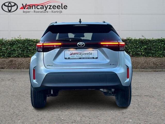 Toyota Yaris Dynamic Plus bi-tone cam nav s