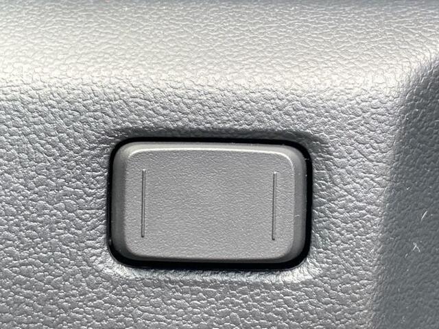 Toyota Yaris Dynamic Plus bi-tone cam nav s