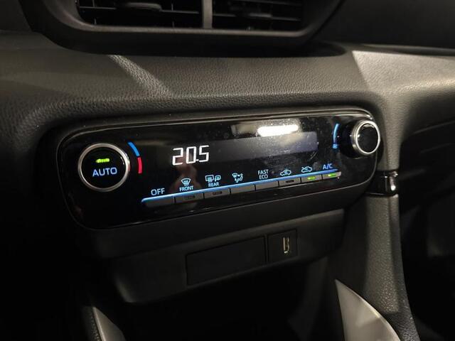 Toyota Yaris Dynamic cam apple carplay