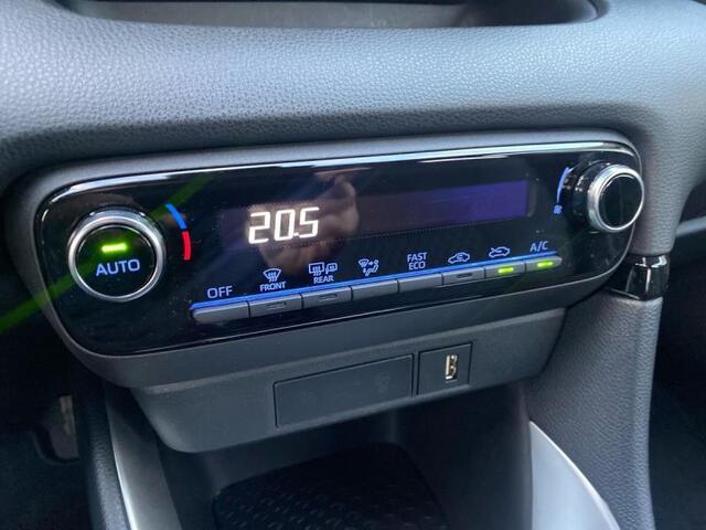 Toyota Yaris Dynamic cam apple carplay