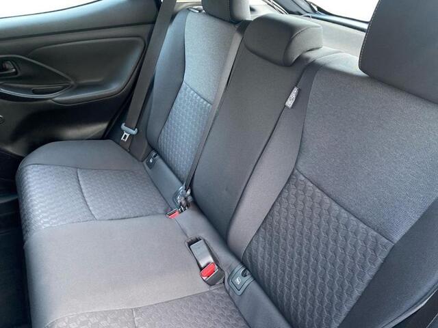 Toyota Yaris Dynamic cam apple carplay