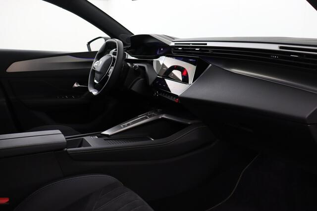 Peugeot 308 1.2 GT PURETECH EAT8 1.2 GT PURETECH EAT8 + CARPLAY + GPS + CAMERA + PDC + LEDER/ALCANTARA + ALU 18