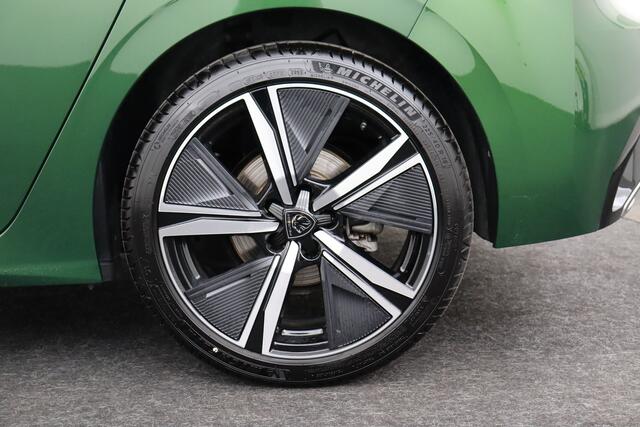 Peugeot 308 1.2 GT PURETECH EAT8 1.2 GT PURETECH EAT8 + CARPLAY + GPS + CAMERA + PDC + LEDER/ALCANTARA + ALU 18