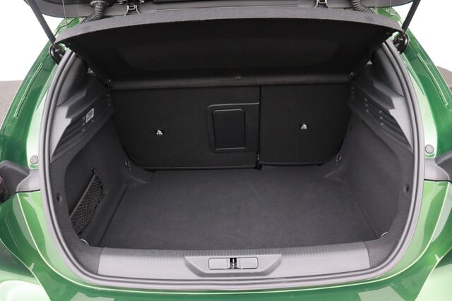 Peugeot 308 1.2 GT PURETECH EAT8 1.2 GT PURETECH EAT8 + CARPLAY + GPS + CAMERA + PDC + LEDER/ALCANTARA + ALU 18