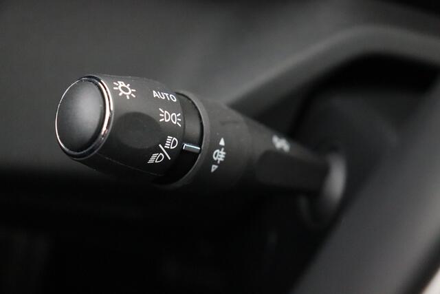 Peugeot 308 1.2 GT PURETECH EAT8 1.2 GT PURETECH EAT8 + CARPLAY + GPS + CAMERA + PDC + LEDER/ALCANTARA + ALU 18
