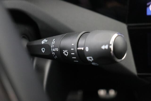 Peugeot 308 1.2 GT PURETECH EAT8 1.2 GT PURETECH EAT8 + CARPLAY + GPS + CAMERA + PDC + LEDER/ALCANTARA + ALU 18