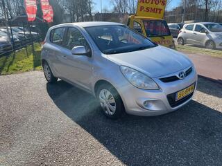 HYUNDAI I 20 1.4i DynamicVersion AIRCO