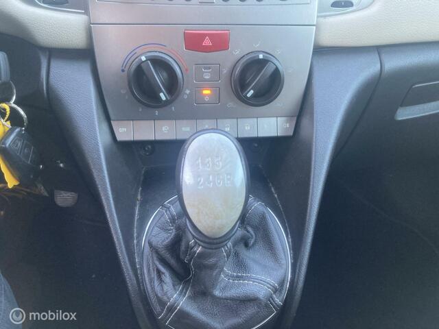 Lancia Ypsilon 1.4-16V Sport --E APK--- 133000 KM -----