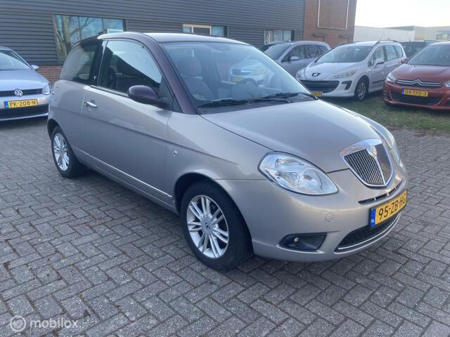 Lancia Ypsilon 1.4-16V Sport --E APK--- 133000 KM -----