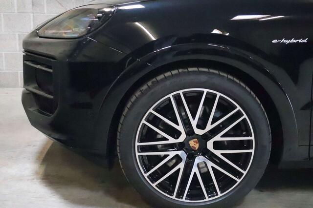 Porsche Cayenne Coup� 3.0 E-Hybrid 382 kW|Black/Black