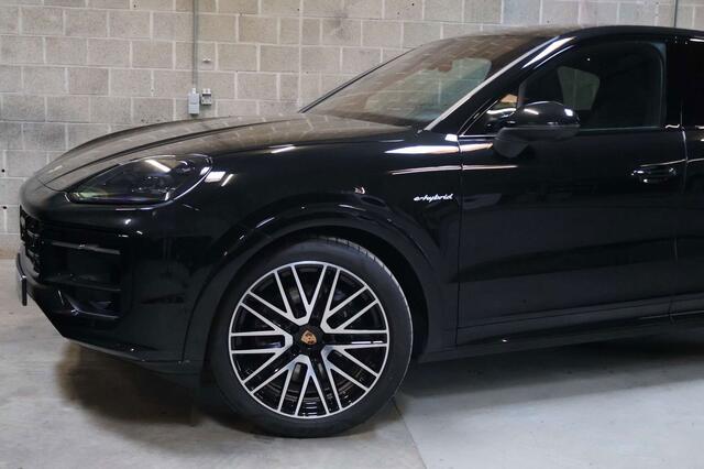 Porsche Cayenne Coup� 3.0 E-Hybrid 382 kW|Black/Black