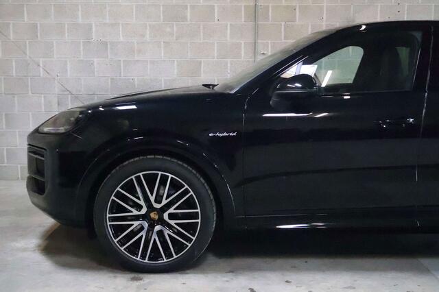 Porsche Cayenne Coup� 3.0 E-Hybrid 382 kW|Black/Black