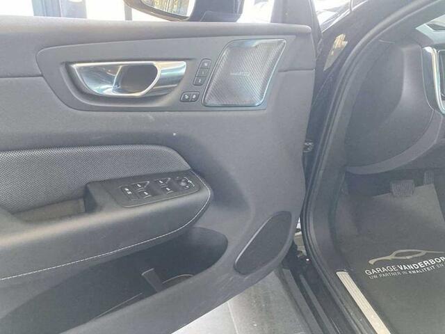 Volvo XC60 PLUS DARK B4 MHEV OPEN DAK-STANDVERWARMING
