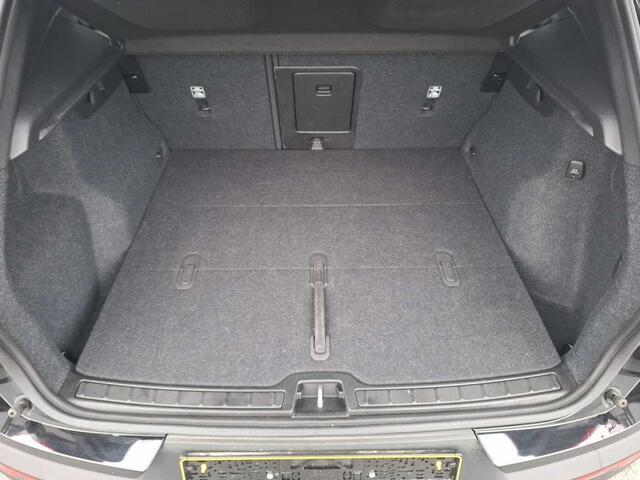 Volvo XC40 Core, B3 Mild Hybrid, Essence