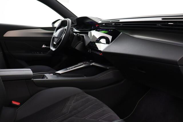 Peugeot 308 SW GT 1.2 PURETECH EAT8 SW GT 1.2 PURETECH EAT8 + A/T + GPS + CARPLAY + LEDER/ALCANTARA + CAMERA + PDC + CRUISE + ALU
