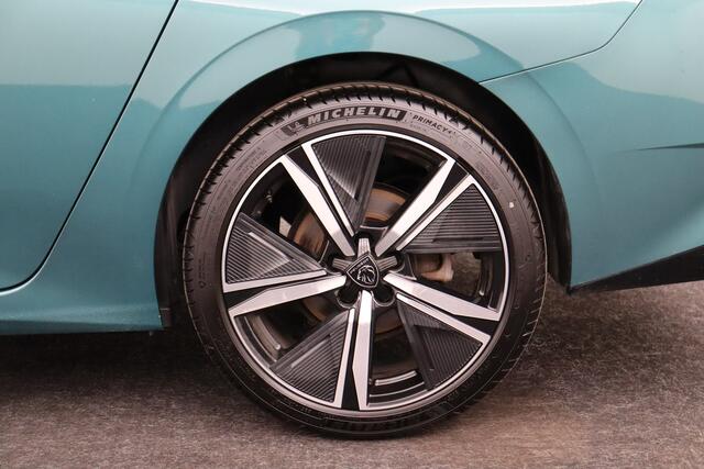 Peugeot 308 SW GT 1.2 PURETECH EAT8 SW GT 1.2 PURETECH EAT8 + A/T + GPS + CARPLAY + LEDER/ALCANTARA + CAMERA + PDC + CRUISE + ALU